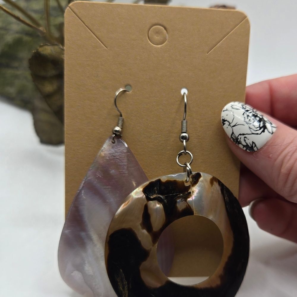 "5/$40" Pair of Mismatched Large Shell Dangle Earrings - Picture 6 of 7